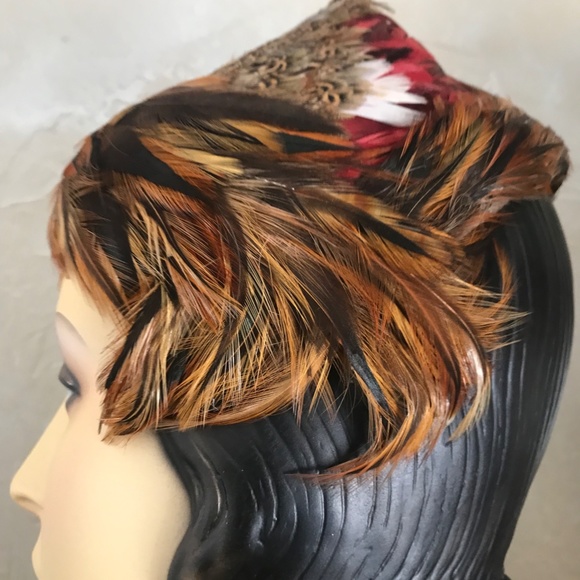 FASHIONABLE 1950s\' MULTICOLORED FEATHER CAP WITH POINTY CROWN main image 11